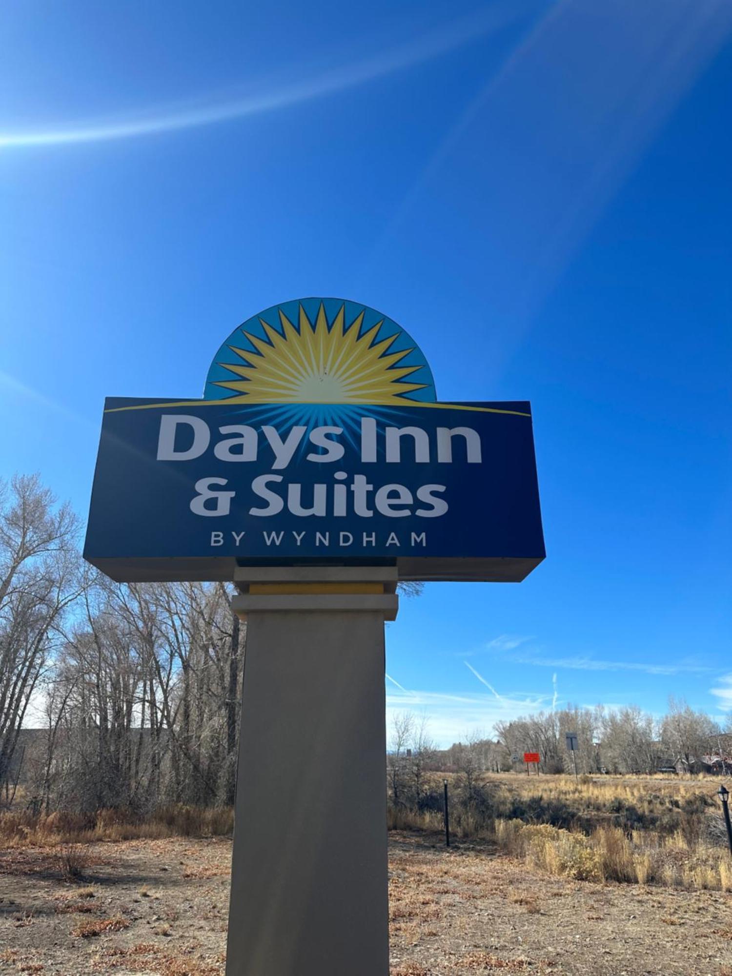 Days Inn & Suites By Wyndham Гънисън Екстериор снимка